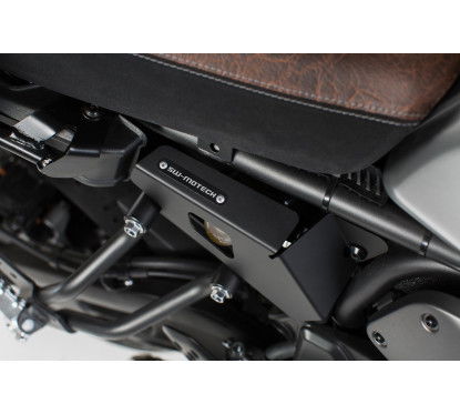 Set protezione serbatoio liquido freni nero Yamaha XSR700 (15-) / XT. Sinistra e destra....