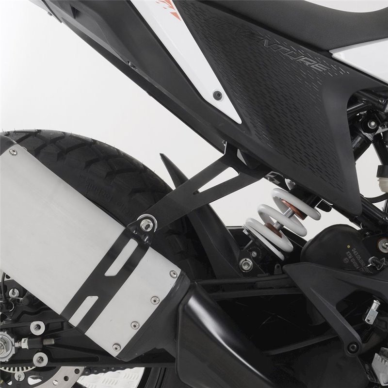 Staffa supporto scarito + piastra fori pedane posteriori KTM 390 Adventure '20- R&G EH0110BKA