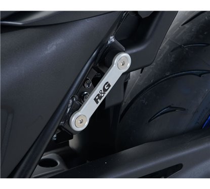 Placchette copri fori poggiapiedi posteriori (lato SX), Suzuki SV650 '16- / SV650X '18- R&G...