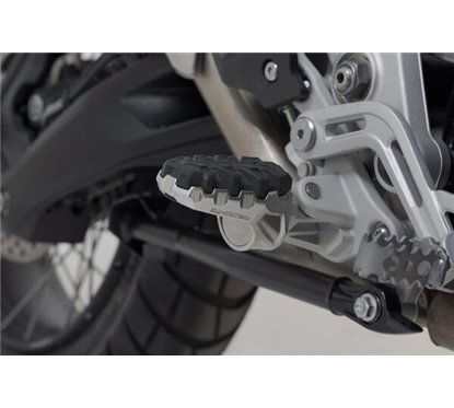 Kit pedane regolabili EVO Modelli Triumph Tiger 1200 (22-). FRS.11.112.10600 SW MOTEH