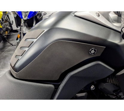 Wrap Around Tank Grip SUZUKI GSX-8R 2024- EAZI-GRIP